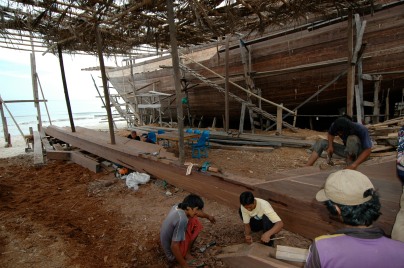 The keel timber laid in place.